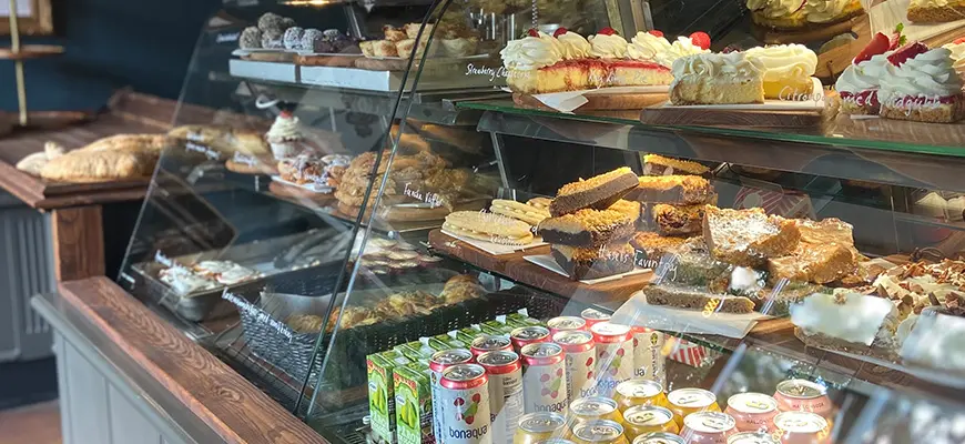 Caféutbud kakor och tårtor.